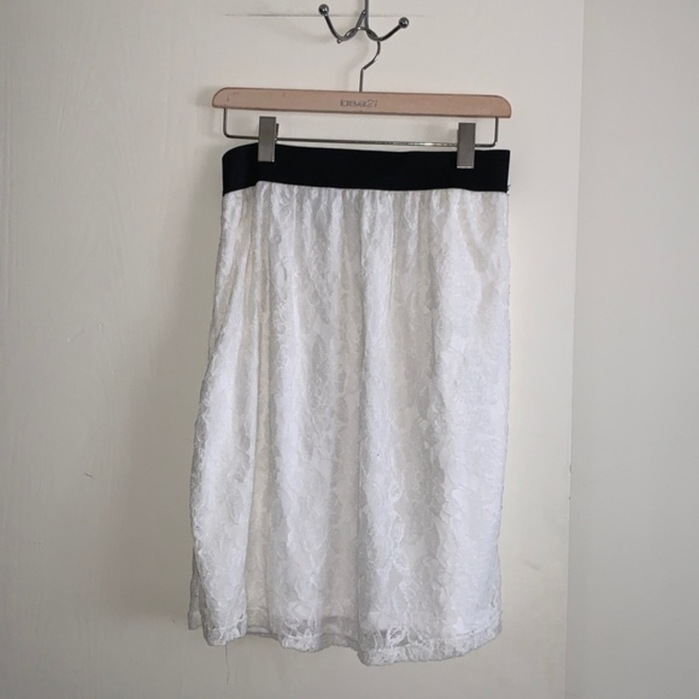 Allison Brittney Lace Skirt size medium Pre Owned